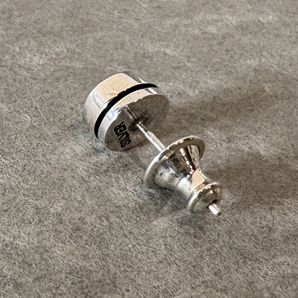 円柱のシンプルなシルバーピアス「COLUMN PIERCE」2