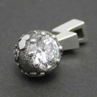 キュービックで未来への希望をイメージした地球に雷が落ちるシルバーペンダント「EARTH PENDANT（希望）」