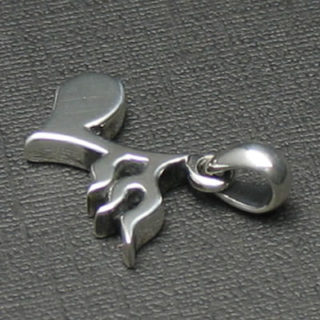 疾走感ある音譜のシルバーペンダント「FLAME NOTE PENDANT」２