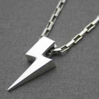 ロックテイストな雷のシルバーペンダント「LIGHTNING TOP」