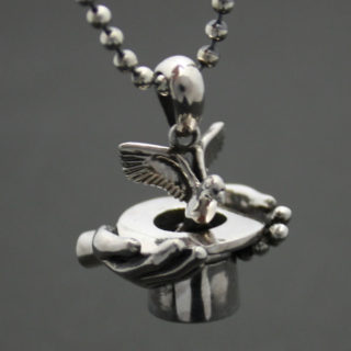 マジシャンのハットから鳩が飛び出るペンダント！「MAGICIAN HANDS」2