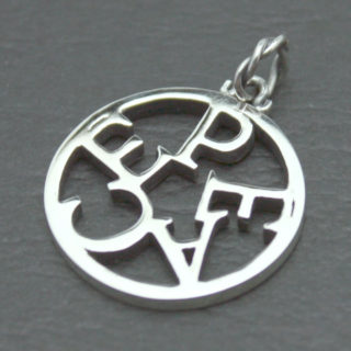 「PEACE」のコイン型シルバーペンダント「PEACE COIN PENDANT」