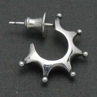 ピエロのボンボリ衣装のフープ状シルバーピアス「PIERROT PIERCE」