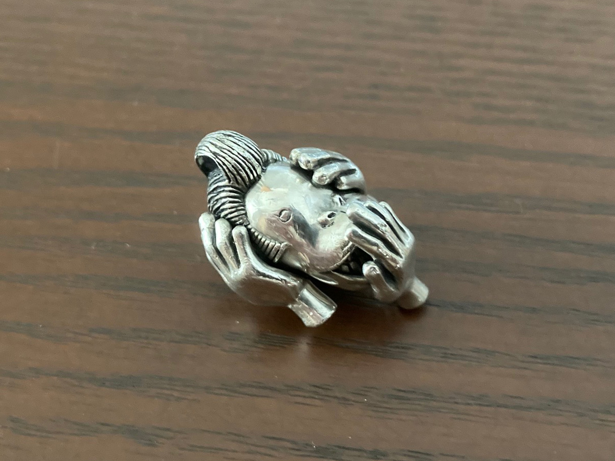 手が取れたのを修理しました