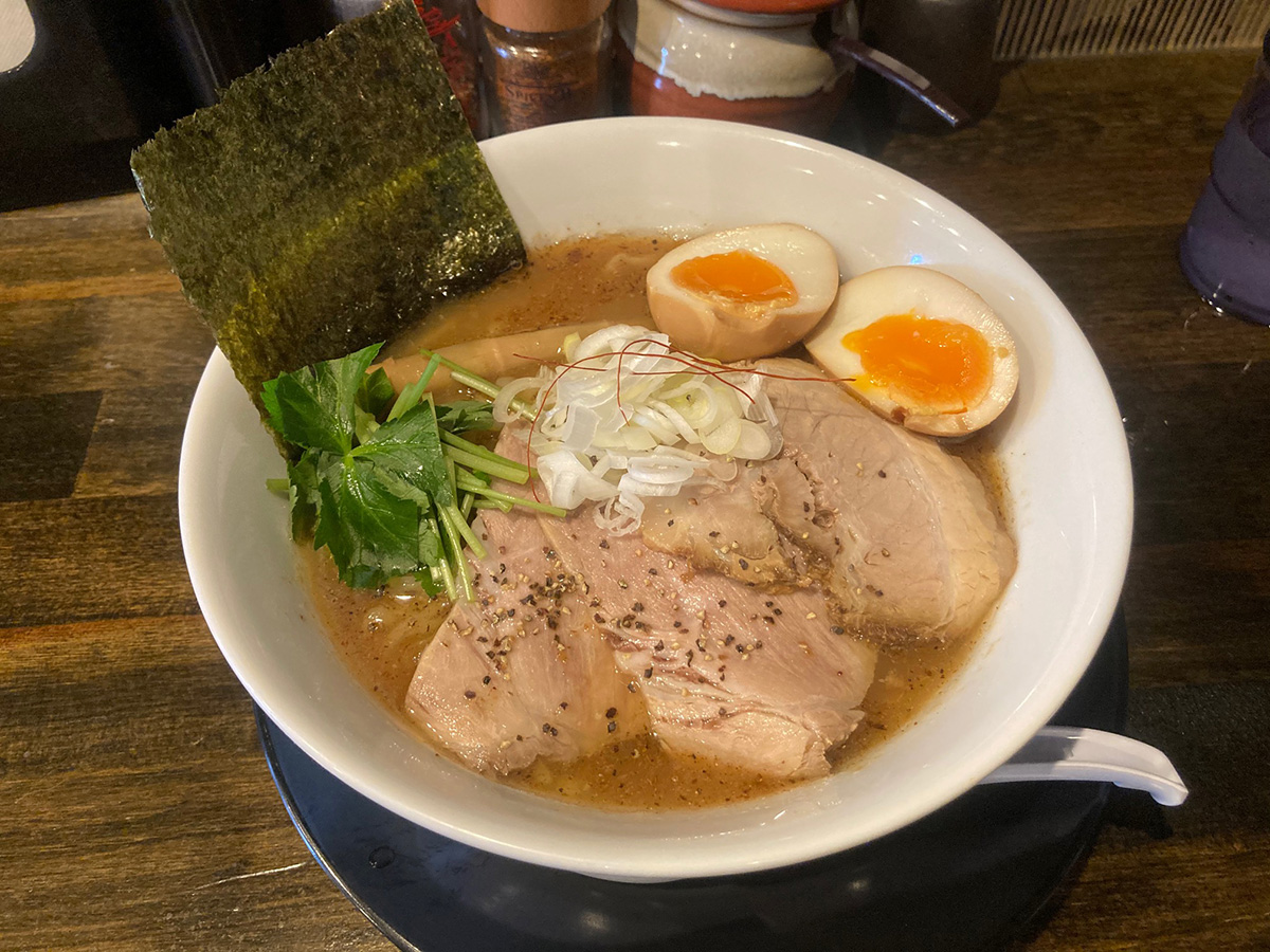 大阪・今福「やまふじ」特製ラーメン