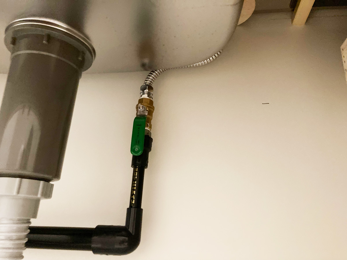 バルブとフレキ配管