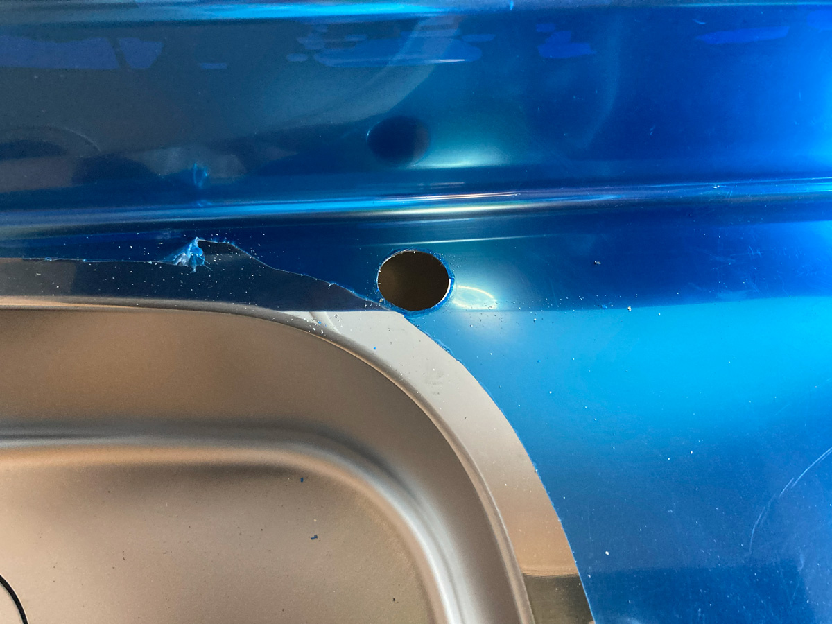 ホールソーで穴開け