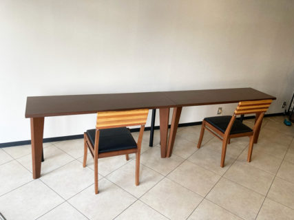 テーブル二つに並べました。