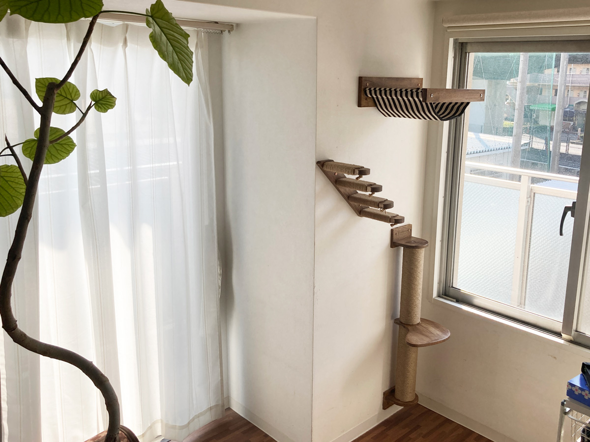 壁付けキャットタワー