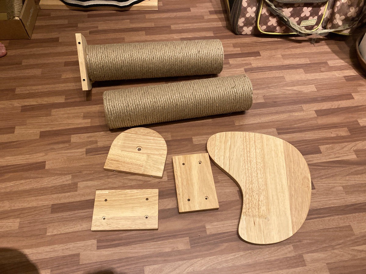 キャットタワー・爪研ぎポール