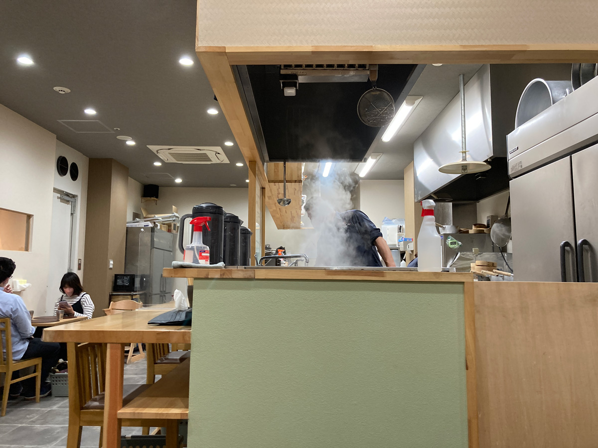 時雨製麺所 見えるキッチン