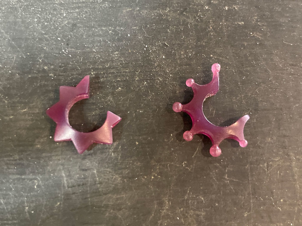 ピエロのピアスとジグザグピアス