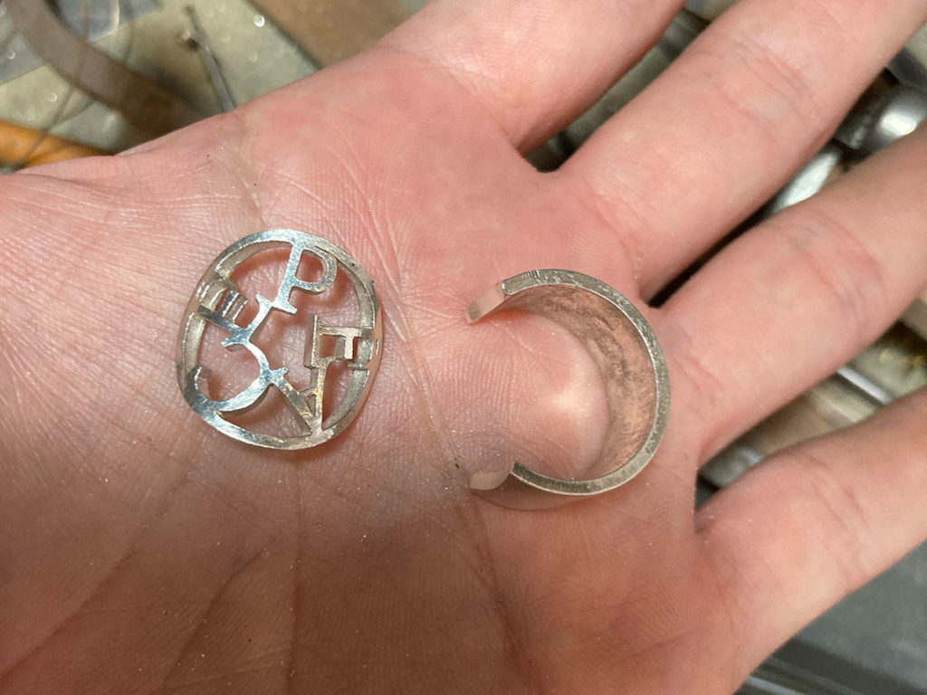 PEACEのロゴロング製作中2