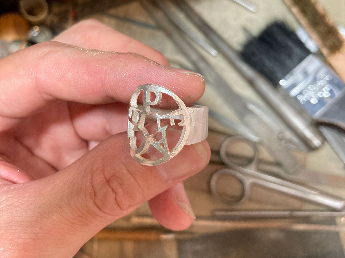 PEACEのロゴロング製作中3