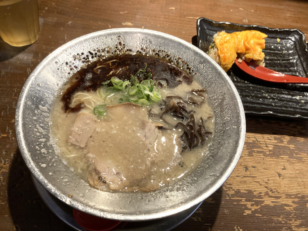 ラーメン極　黒とんこつラーメン
