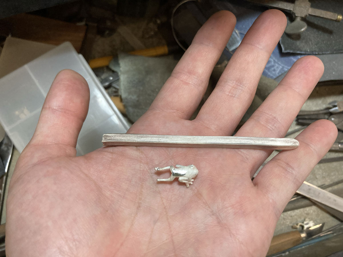 カエルのバングル制作1