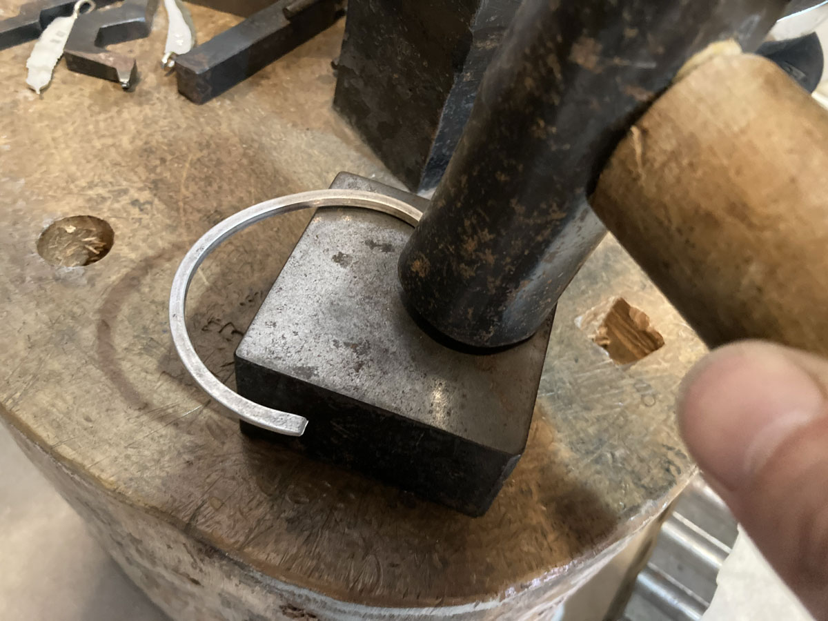 カエルのバングル制作6