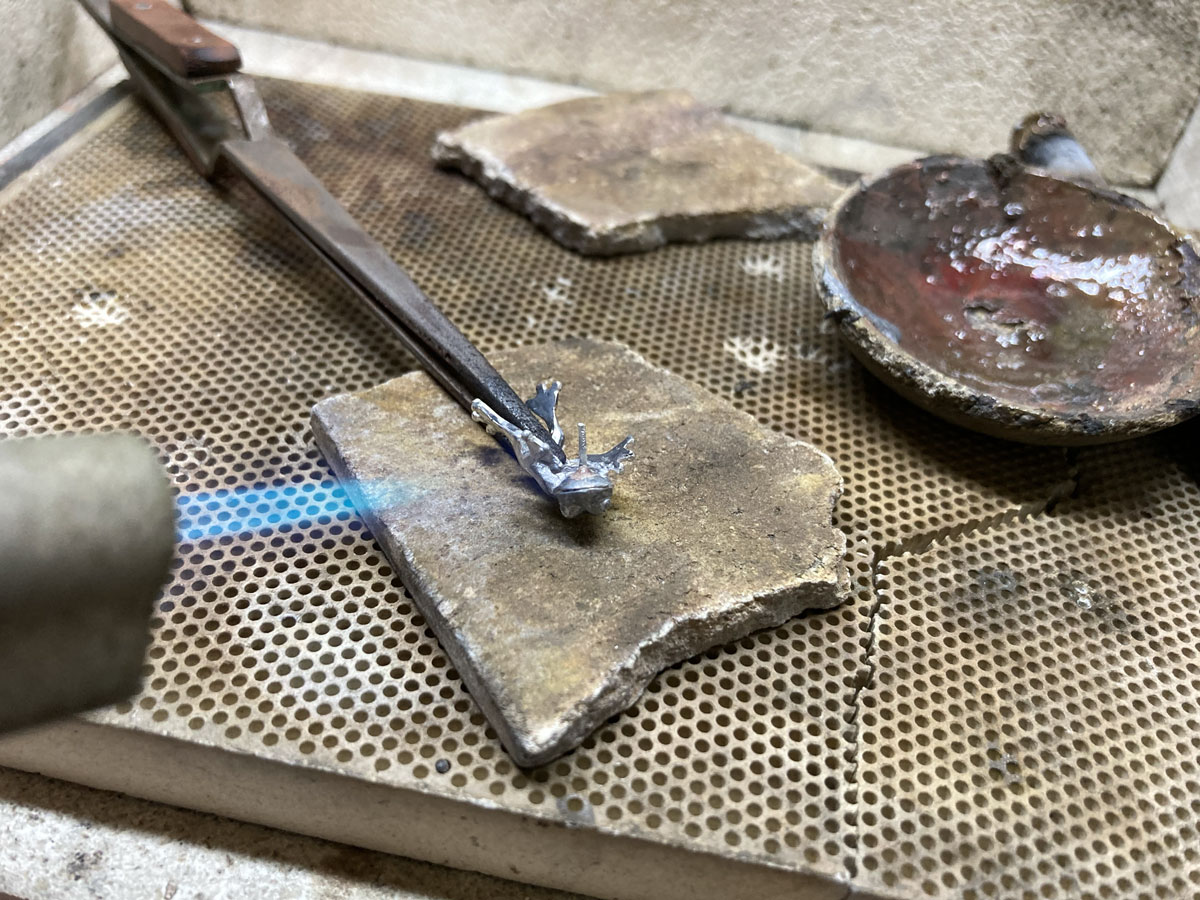 カエルのバングル制作7