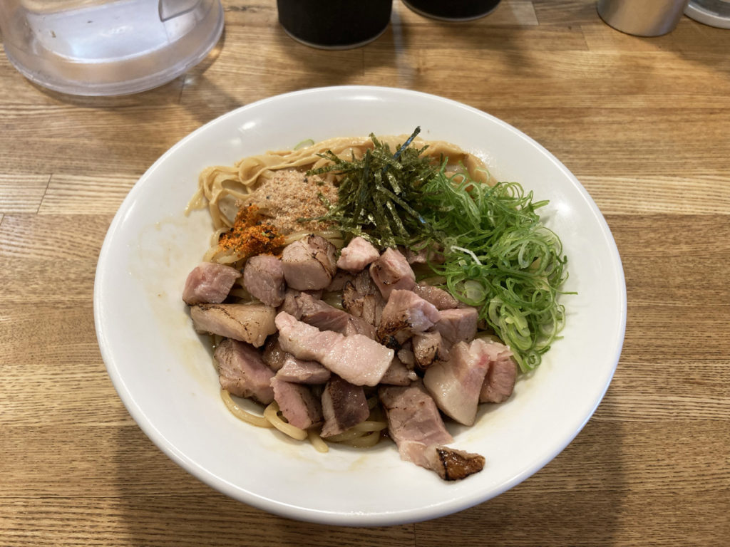 本町　麺食堂 コハクドリ　黄金シャモの油そば