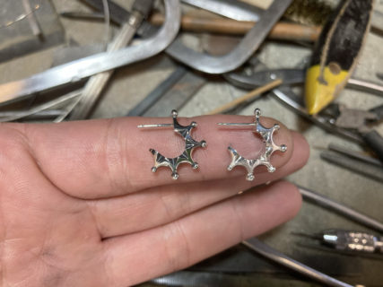 ピエロのピアスをカスタム制作・仕上げ比較