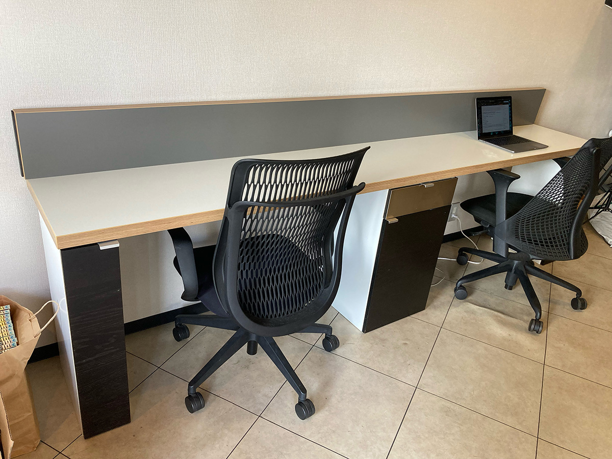 IKEAのアウトレット天板を加工したテーブル