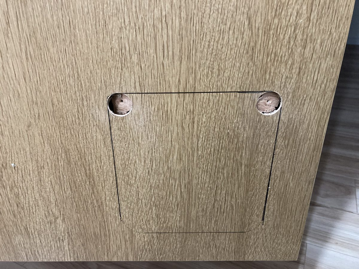 猫リフォーム 猫扉取り付け& 切り込み穴あけ