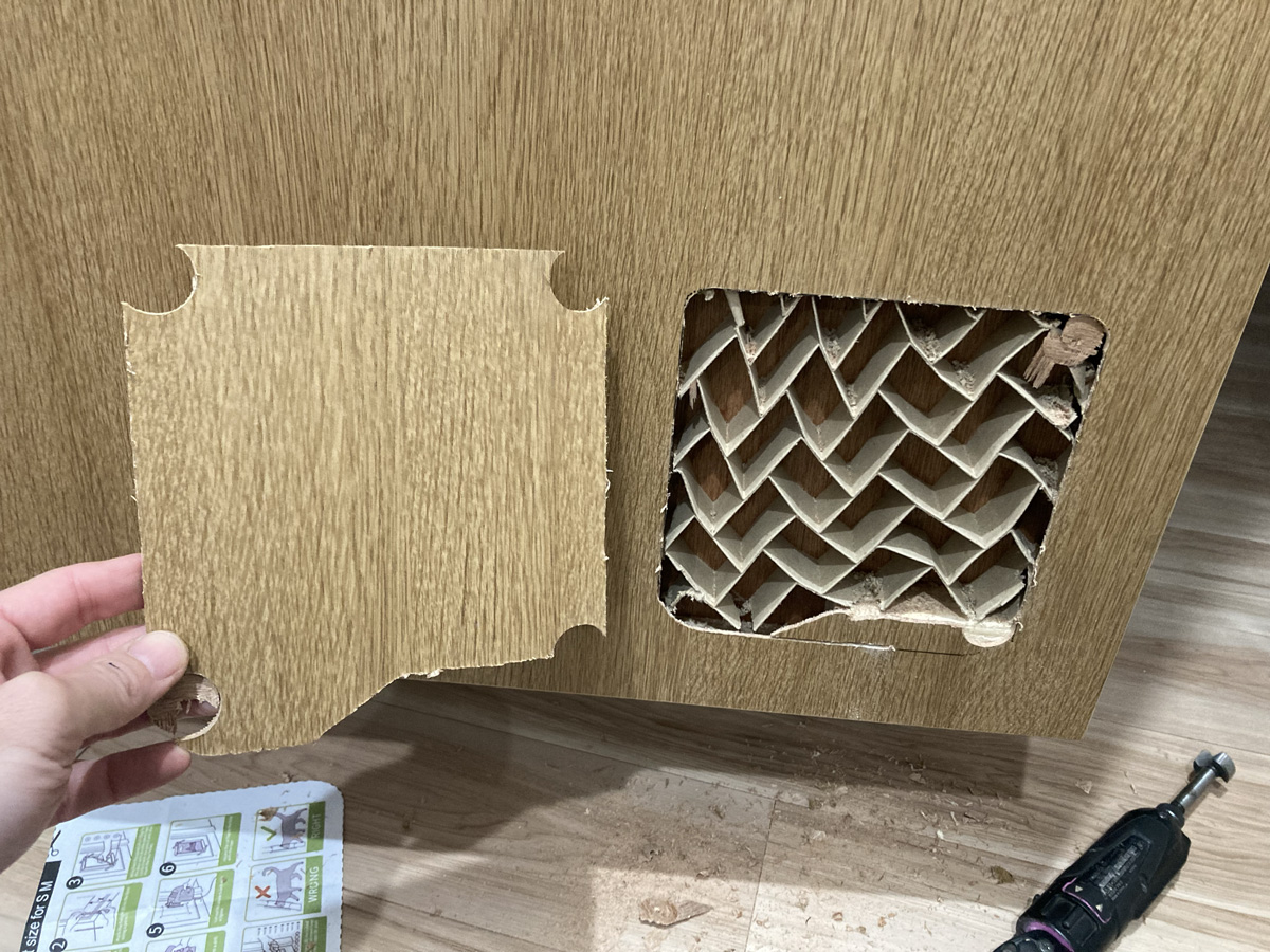 猫リフォーム 猫扉取り付け 切り込み 3