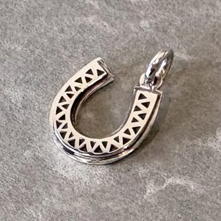 民族模様の蹄鉄シルバーペンダント「ETHNIC PATTERNED HORSESHOES PENDANT」1