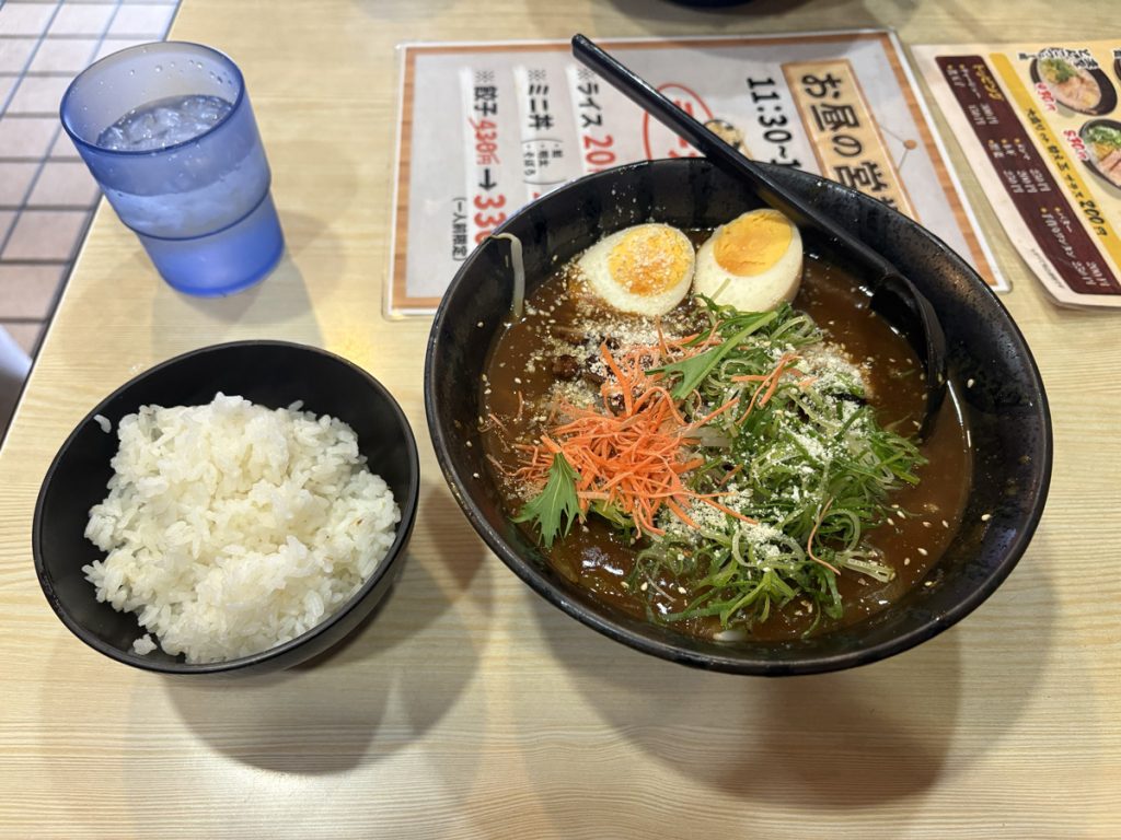 大阪・朝潮橋「かじ村」でとんこつカレーらー麺を食す