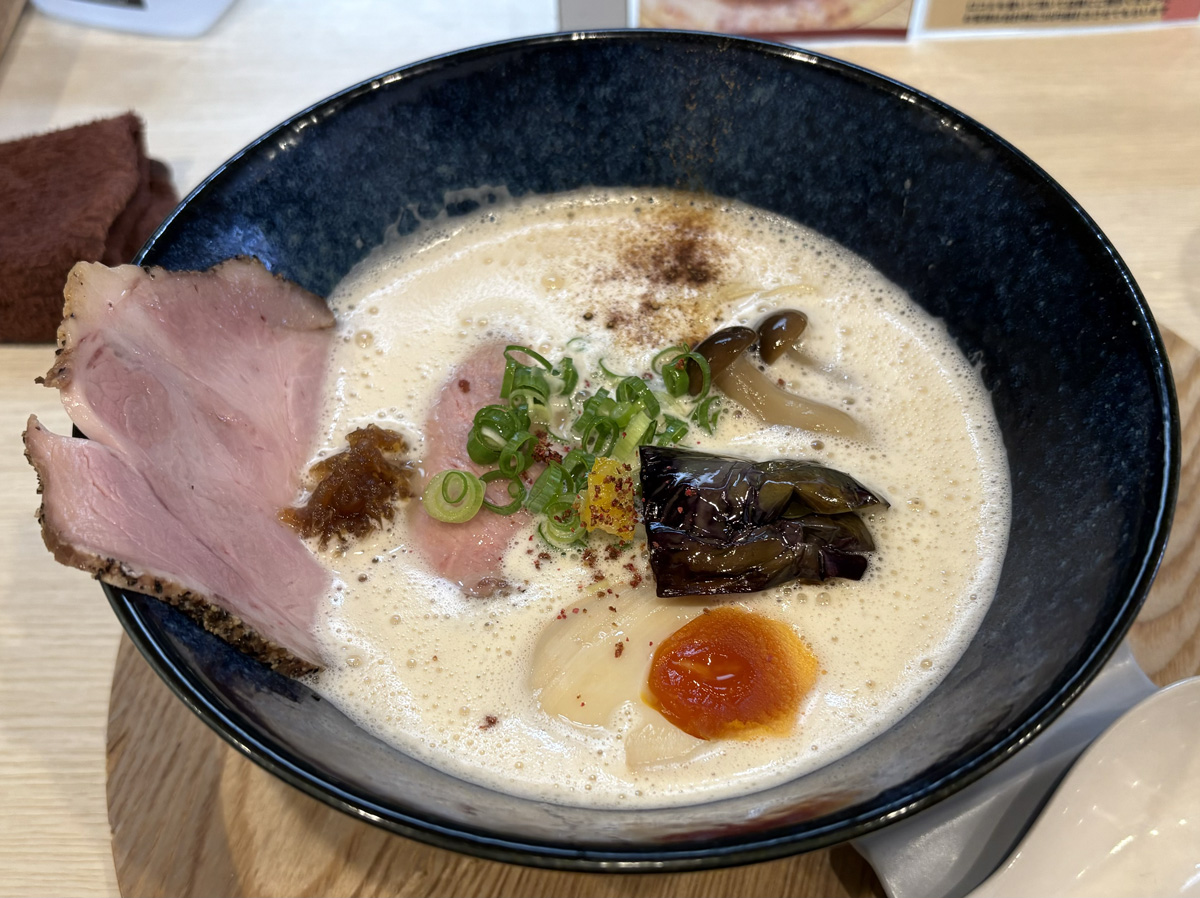 蒲生四丁目「鶏と魚介らぁ麺komugi」鶏白湯らーめん