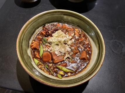 東心斎橋　すするか、すすらんか。　麻婆豆腐ラーメン（汁無し）