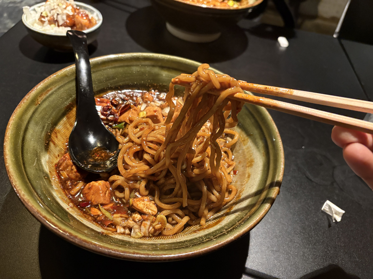 東心斎橋 すするか、すすらんか。 麻婆豆腐ラーメン(汁無し)2