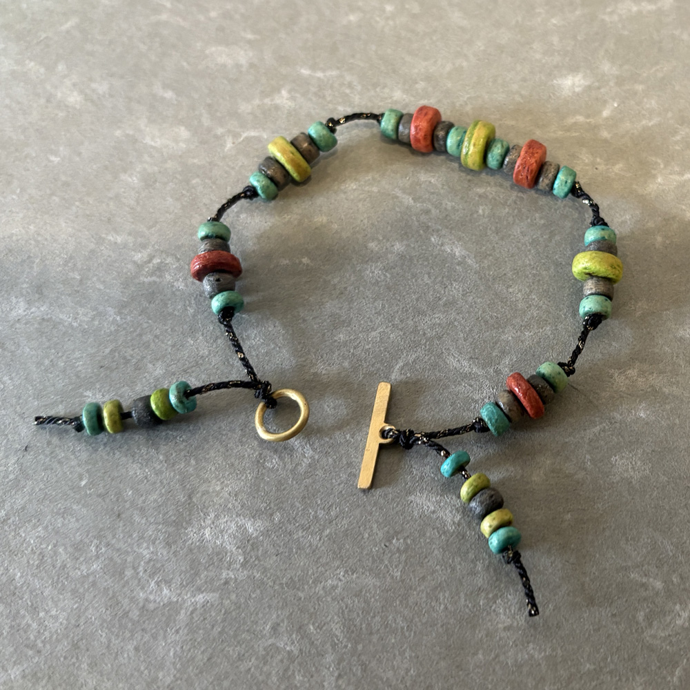 ココナッツビーズの自然派ブレスレット「COCONUT BEADS BRACELET」