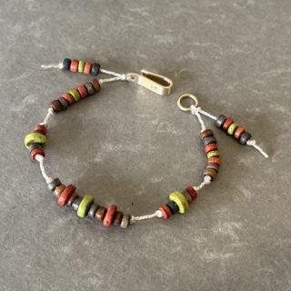 ココナッツビーズとシルク素材の和のくみひもで作ったブレスレット 第二弾 2