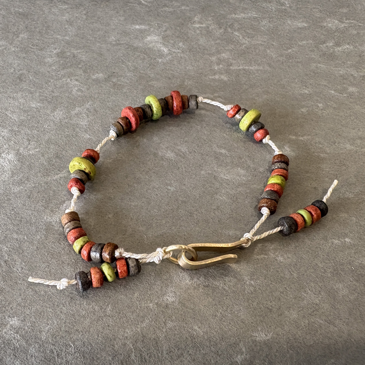 ココナッツビーズとシルク素材の和のくみひもで作ったブレスレット 第二弾 3