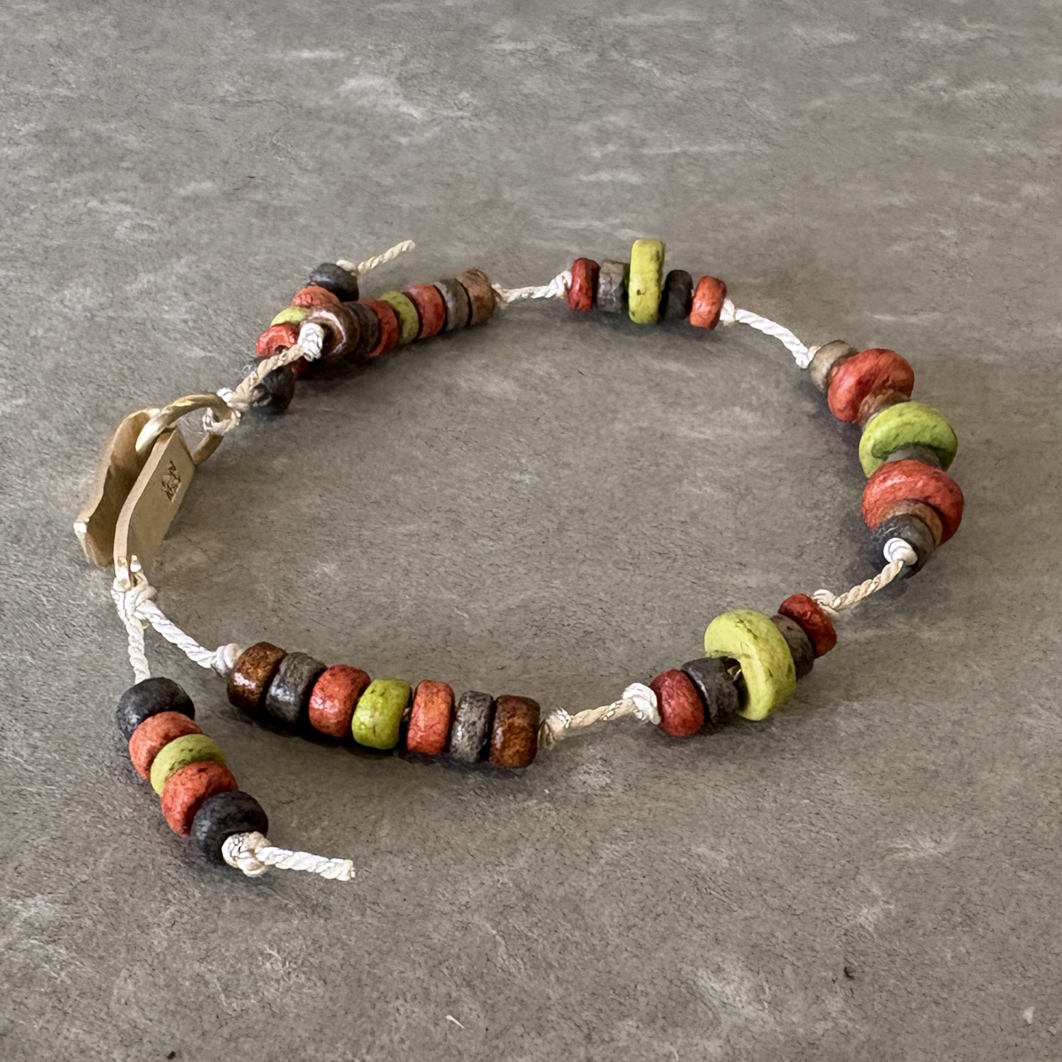 ココナッツビーズとシルク素材の和のくみひもで作ったブレスレット 第二弾 4