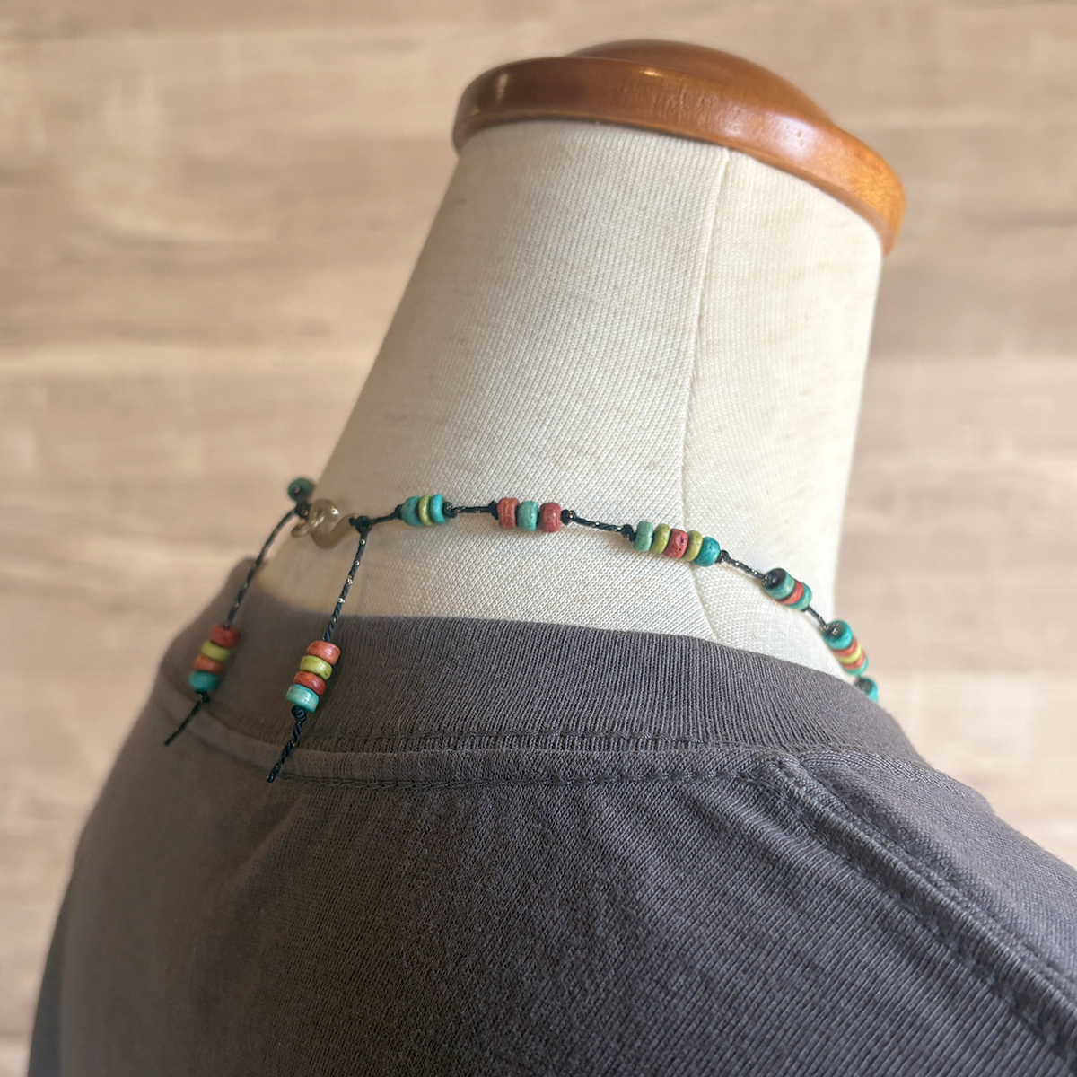 一点物・シルバーの横向きハートチャームのビーズチョーカー 6