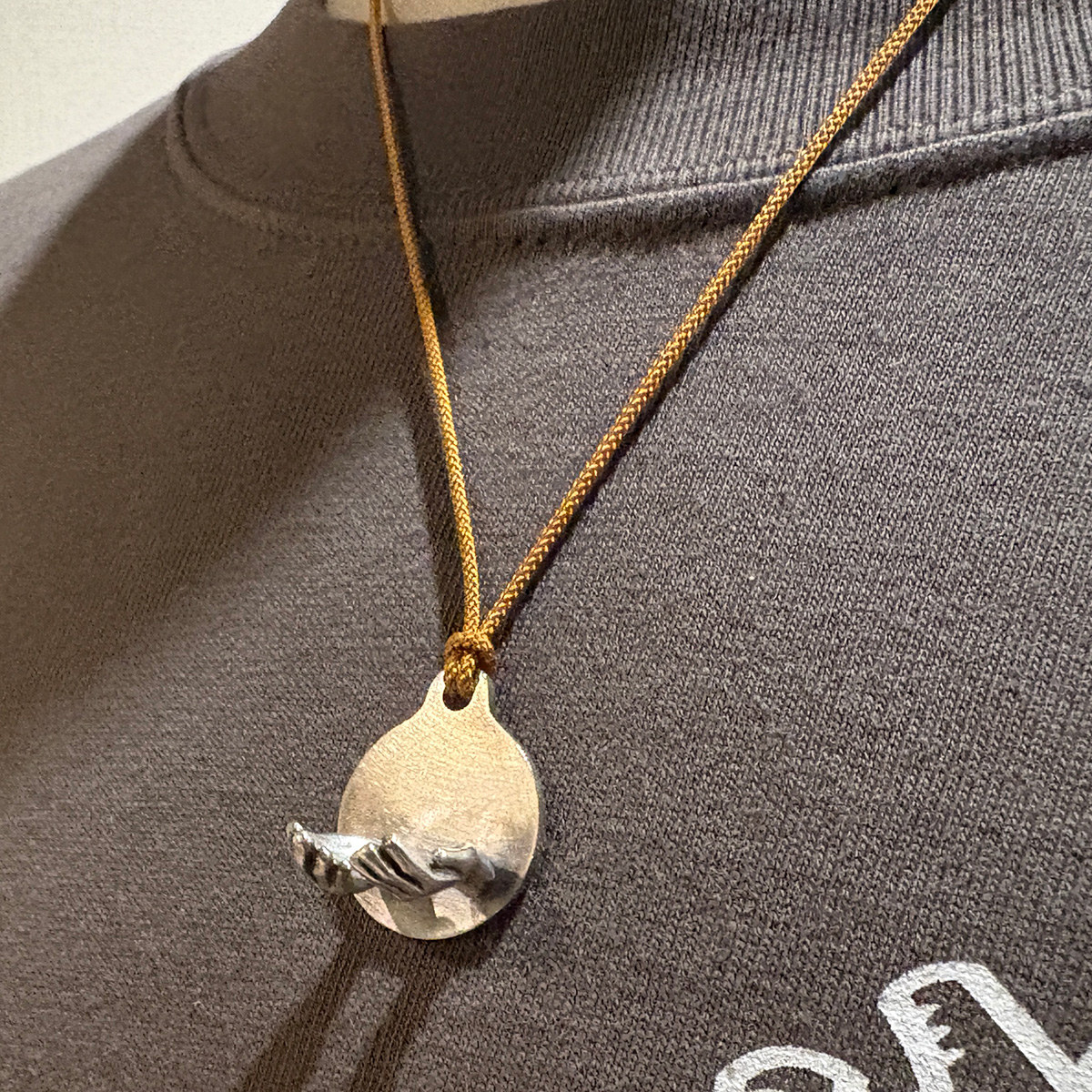 気持ちを汲み取るペンダント「PICK UP ON」3