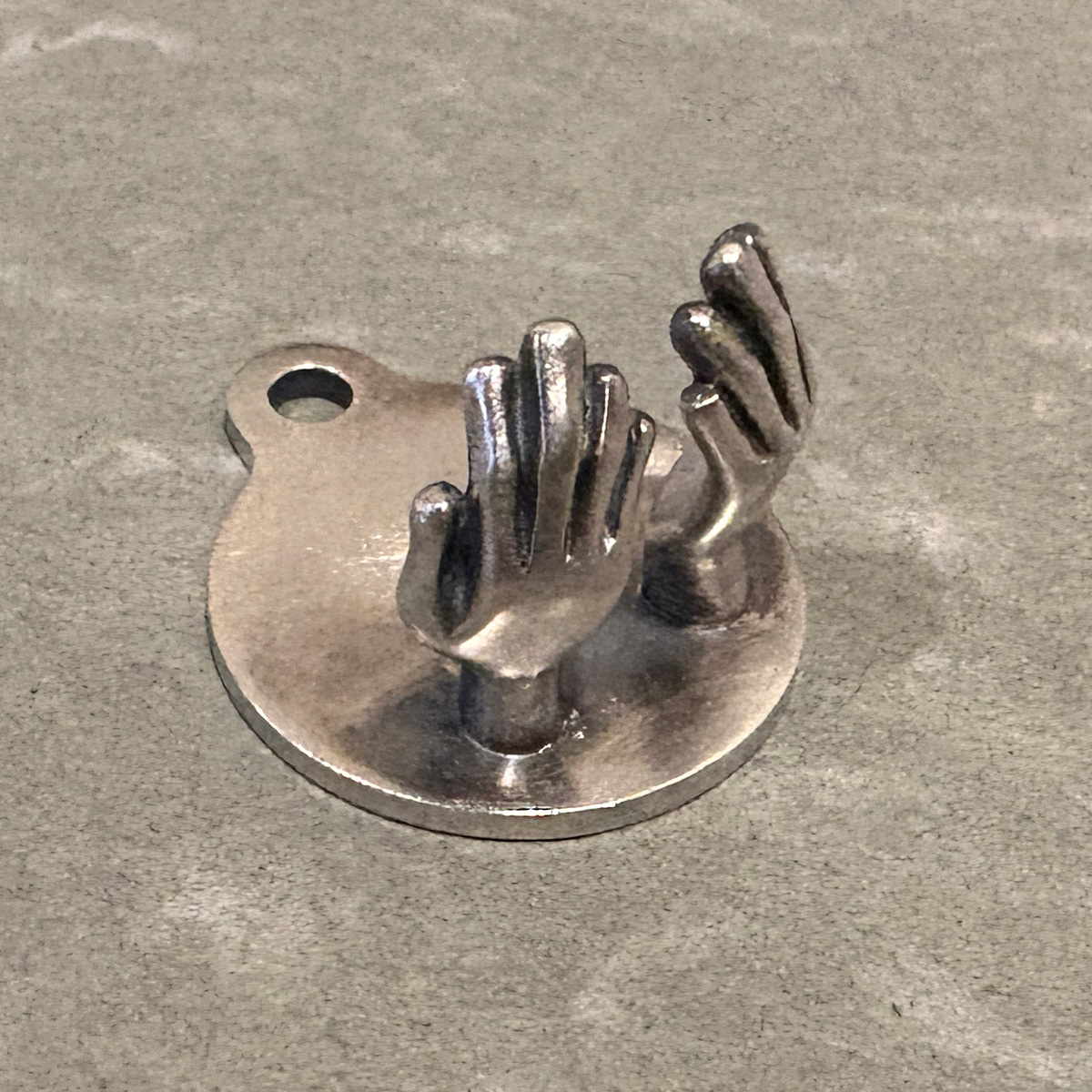 気持ちを汲み取るペンダント「PICK UP ON」5