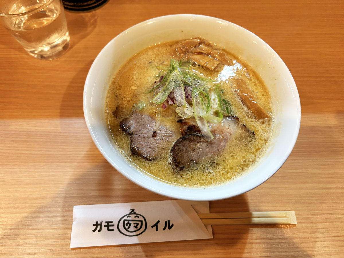 ガモウスマイル　鶏白湯らーめん