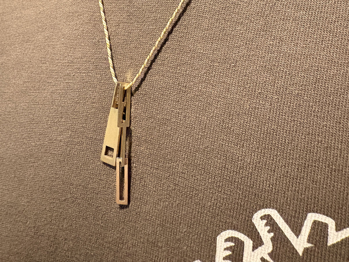 ジッパーデザインの真鍮ペンダント3