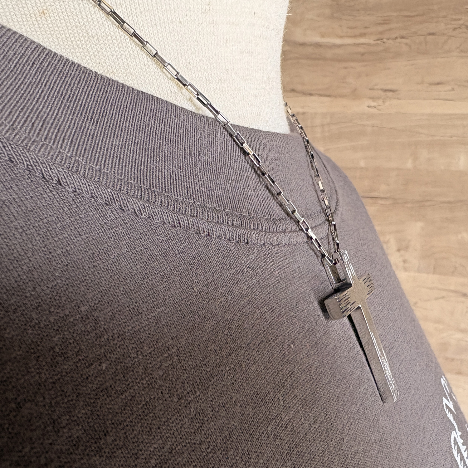 古びた木のテクスチャーのシルバークロスペンダント「MATURE CROSS Texture」4