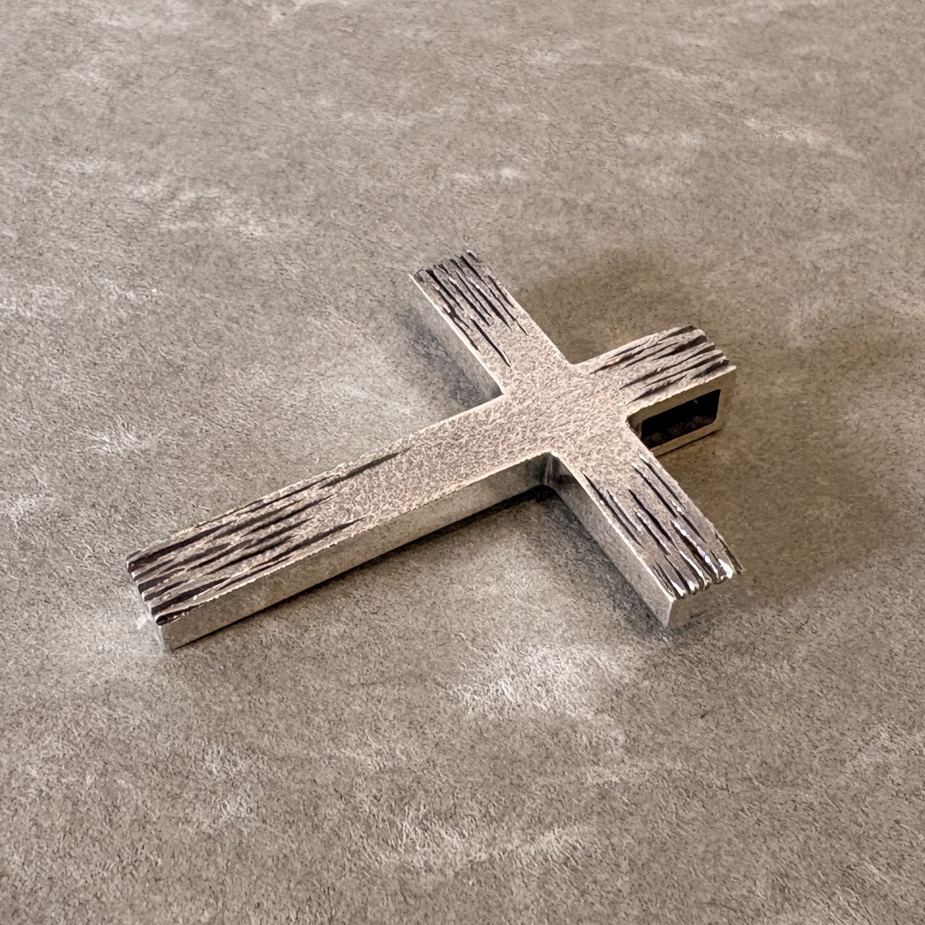 古びた木のテクスチャーのシルバークロスペンダント「MATURE CROSS Texture」6