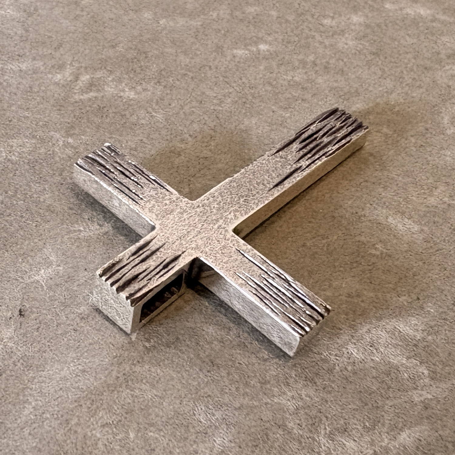 古びた木のテクスチャーのシルバークロスペンダント「MATURE CROSS Texture」7