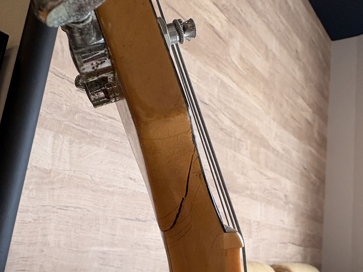 ギターネック・ヘッドヒビ割れ2